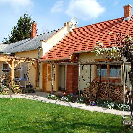 Nohab Apartman Badacsonytördemic Esterno foto