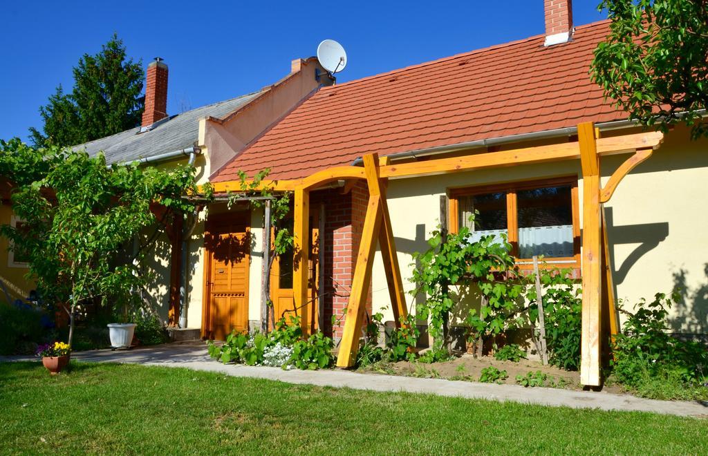 Nohab Apartman Badacsonytördemic Esterno foto
