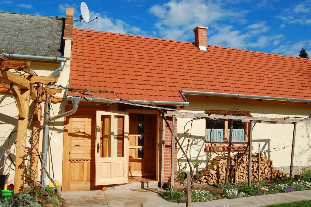 Nohab Apartman Badacsonytördemic Esterno foto